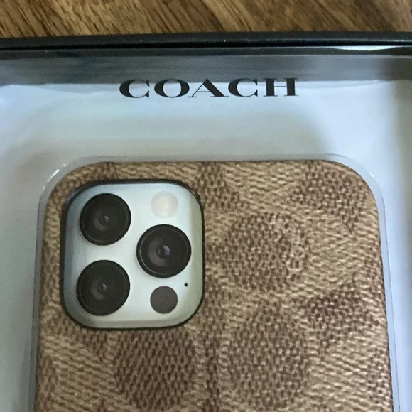 New Sealed Coach Signature Tan iPhone 12 12 Pro Smartphone Slim Wrap Case - Picture 4 of 7